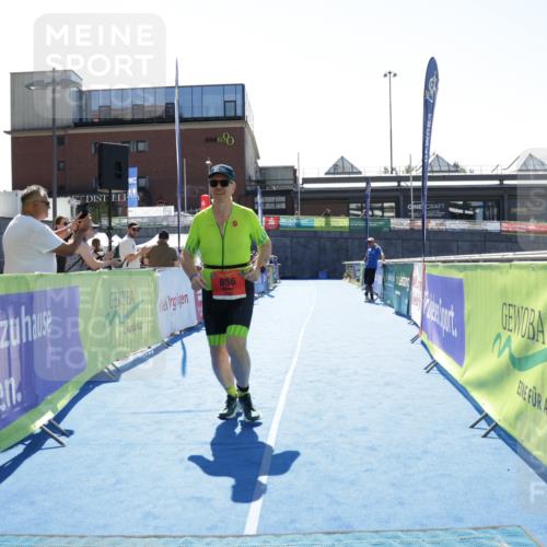 09.08.2026 - GEWOBA Citytriathlon Bremen Yannick Fuchs http://msf.ph/oto/9935235 09.08.2026 14:48:36 Ziel 856 meine-sportfotos.de