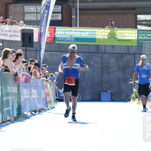 09.08.2026 - GEWOBA Citytriathlon Bremen Yannick Fuchs http://msf.ph/oto/9935284 09.08.2026 14:49:16 Ziel 842 meine-sportfotos.de