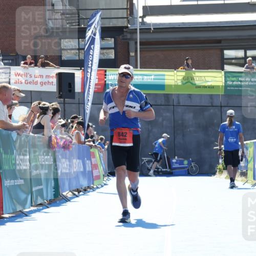 09.08.2026 - GEWOBA Citytriathlon Bremen Yannick Fuchs http://msf.ph/oto/9935288 09.08.2026 14:49:18 Ziel 842 meine-sportfotos.de