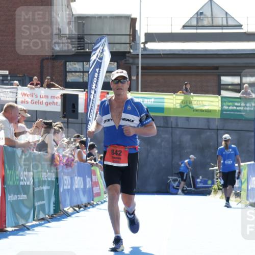 09.08.2026 - GEWOBA Citytriathlon Bremen Yannick Fuchs http://msf.ph/oto/9935292 09.08.2026 14:49:18 Ziel 842 meine-sportfotos.de