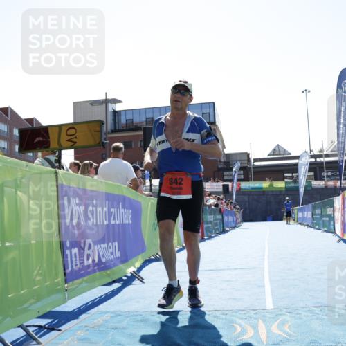 09.08.2026 - GEWOBA Citytriathlon Bremen Yannick Fuchs http://msf.ph/oto/9935309 09.08.2026 14:49:21 Ziel 842 meine-sportfotos.de