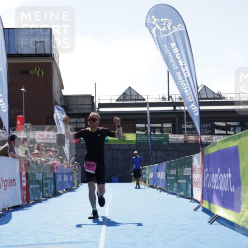 09.08.2026 - GEWOBA Citytriathlon Bremen Yannick Fuchs http://msf.ph/oto/9935357 09.08.2026 14:50:21 Ziel 1005 meine-sportfotos.de