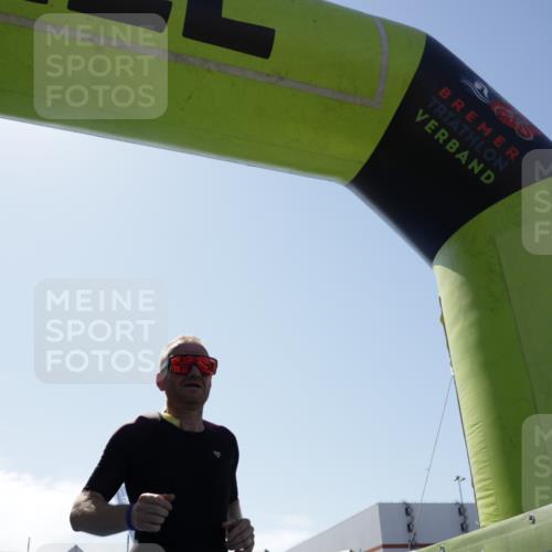 09.08.2026 - GEWOBA Citytriathlon Bremen Yannick Fuchs http://msf.ph/oto/9935372 09.08.2026 14:50:23 Ziel 1005 meine-sportfotos.de