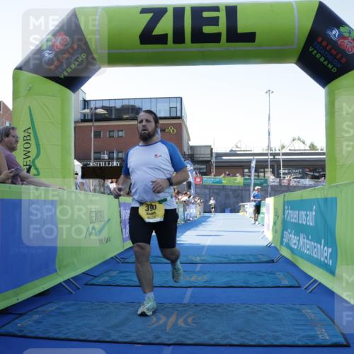 09.08.2026 - GEWOBA Citytriathlon Bremen Yannick Fuchs http://msf.ph/oto/9935380 09.08.2026 11:39:09 Ziel  meine-sportfotos.de