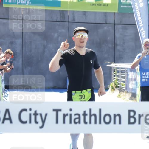 09.08.2026 - GEWOBA Citytriathlon Bremen Yannick Fuchs http://msf.ph/oto/9935490 09.08.2026 14:51:16 Ziel 30, 554 meine-sportfotos.de