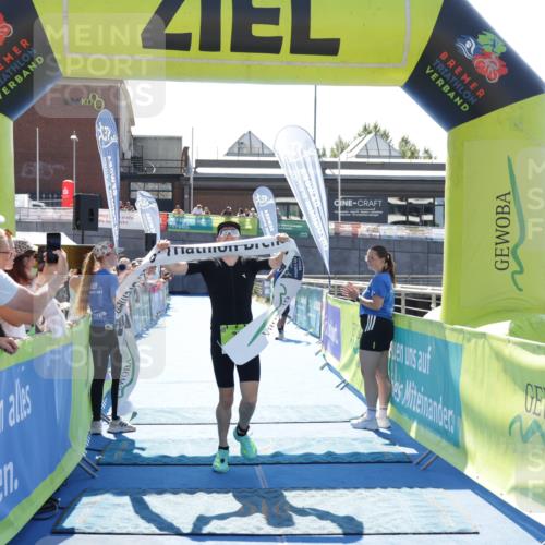 09.08.2026 - GEWOBA Citytriathlon Bremen Yannick Fuchs http://msf.ph/oto/9935510 09.08.2026 14:51:19 Ziel 30 meine-sportfotos.de
