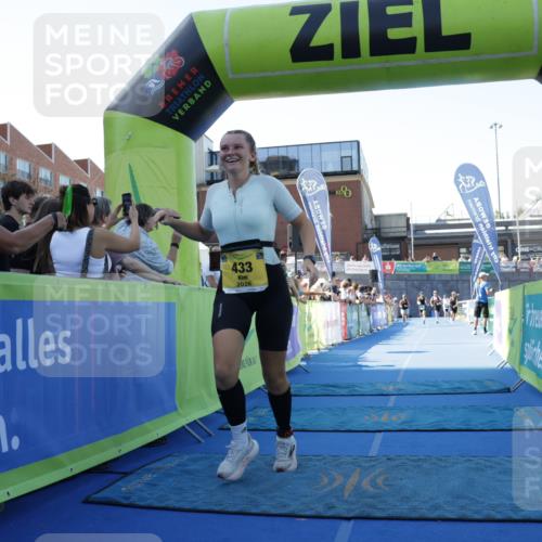 09.08.2026 - GEWOBA Citytriathlon Bremen Yannick Fuchs http://msf.ph/oto/9935518 09.08.2026 11:40:05 Ziel 69, 433 meine-sportfotos.de