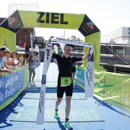 09.08.2026 - GEWOBA Citytriathlon Bremen Yannick Fuchs http://msf.ph/oto/9935535 09.08.2026 14:51:21 Ziel 30 meine-sportfotos.de