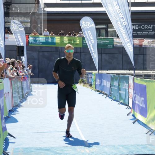 09.08.2026 - GEWOBA Citytriathlon Bremen Yannick Fuchs http://msf.ph/oto/9935590 09.08.2026 14:52:03 Ziel 532 meine-sportfotos.de