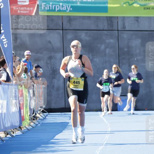 09.08.2026 - GEWOBA Citytriathlon Bremen Yannick Fuchs http://msf.ph/oto/9935612 09.08.2026 11:40:25 Ziel 445 meine-sportfotos.de