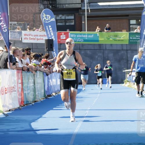 09.08.2026 - GEWOBA Citytriathlon Bremen Yannick Fuchs http://msf.ph/oto/9935618 09.08.2026 11:40:28 Ziel 445 meine-sportfotos.de
