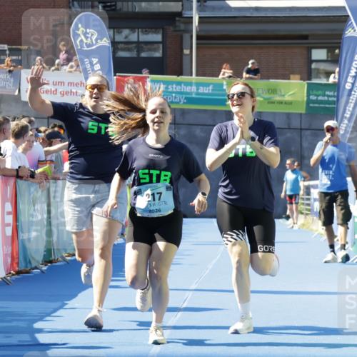 09.08.2026 - GEWOBA Citytriathlon Bremen Yannick Fuchs http://msf.ph/oto/9935648 09.08.2026 11:40:36 Ziel 217 meine-sportfotos.de