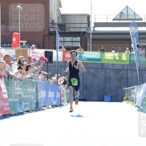 09.08.2026 - GEWOBA Citytriathlon Bremen Yannick Fuchs http://msf.ph/oto/9935780 09.08.2026 14:56:01 Ziel 187 meine-sportfotos.de