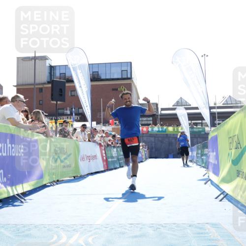 09.08.2026 - GEWOBA Citytriathlon Bremen Yannick Fuchs http://msf.ph/oto/9935899 09.08.2026 14:58:03 Ziel 681 meine-sportfotos.de