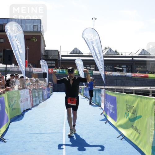 09.08.2026 - GEWOBA Citytriathlon Bremen Yannick Fuchs http://msf.ph/oto/9935954 09.08.2026 14:59:12 Ziel 795 meine-sportfotos.de