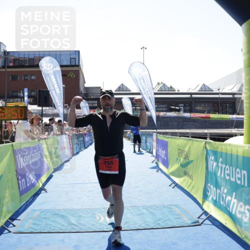 09.08.2026 - GEWOBA Citytriathlon Bremen Yannick Fuchs http://msf.ph/oto/9935956 09.08.2026 14:59:13 Ziel 795 meine-sportfotos.de