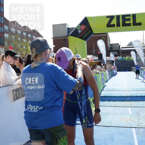 09.08.2026 - GEWOBA Citytriathlon Bremen Yannick Fuchs http://msf.ph/oto/9936013 09.08.2026 15:00:05 Ziel  meine-sportfotos.de