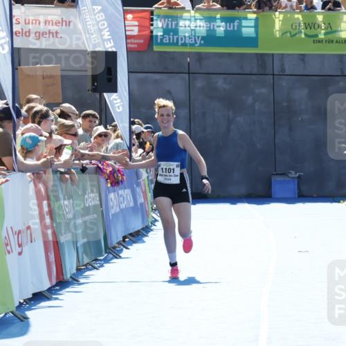 09.08.2026 - GEWOBA Citytriathlon Bremen Yannick Fuchs http://msf.ph/oto/9936021 09.08.2026 15:00:17 Ziel 1101 meine-sportfotos.de