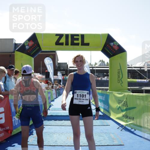 09.08.2026 - GEWOBA Citytriathlon Bremen Yannick Fuchs http://msf.ph/oto/9936034 09.08.2026 15:00:25 Ziel 920, 921, 1101 meine-sportfotos.de