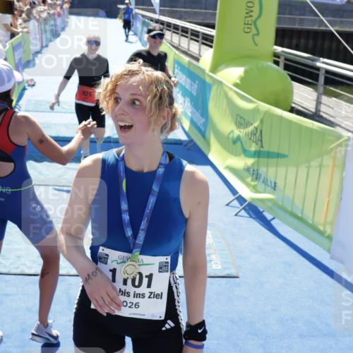 09.08.2026 - GEWOBA Citytriathlon Bremen Yannick Fuchs http://msf.ph/oto/9936037 09.08.2026 15:00:31 Ziel 920, 921 meine-sportfotos.de