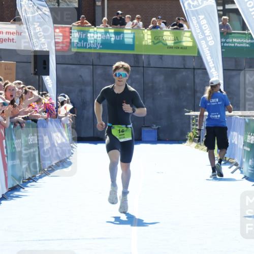 09.08.2026 - GEWOBA Citytriathlon Bremen Yannick Fuchs http://msf.ph/oto/9936047 09.08.2026 15:00:58 Ziel 16 meine-sportfotos.de