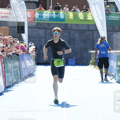 09.08.2026 - GEWOBA Citytriathlon Bremen Yannick Fuchs http://msf.ph/oto/9936048 09.08.2026 15:00:58 Ziel 16 meine-sportfotos.de