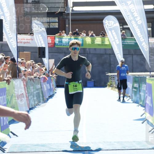 09.08.2026 - GEWOBA Citytriathlon Bremen Yannick Fuchs http://msf.ph/oto/9936049 09.08.2026 15:00:59 Ziel 16 meine-sportfotos.de