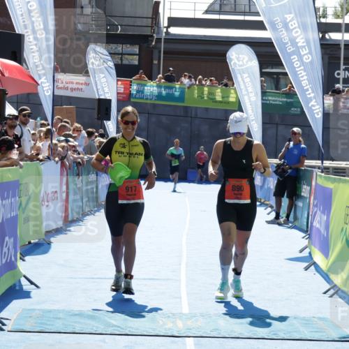 09.08.2026 - GEWOBA Citytriathlon Bremen Yannick Fuchs http://msf.ph/oto/9936152 09.08.2026 15:02:34 Ziel 890, 917 meine-sportfotos.de