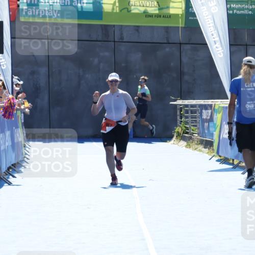 09.08.2026 - GEWOBA Citytriathlon Bremen Yannick Fuchs http://msf.ph/oto/9936295 09.08.2026 15:04:25 Ziel 967 meine-sportfotos.de