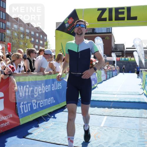 09.08.2026 - GEWOBA Citytriathlon Bremen Yannick Fuchs http://msf.ph/oto/9936320 09.08.2026 15:04:37 Ziel 150 meine-sportfotos.de