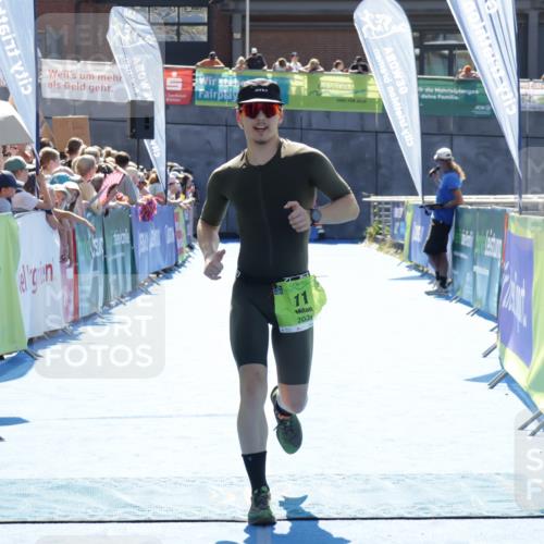 09.08.2026 - GEWOBA Citytriathlon Bremen Yannick Fuchs http://msf.ph/oto/9936372 09.08.2026 15:05:12 Ziel 11 meine-sportfotos.de