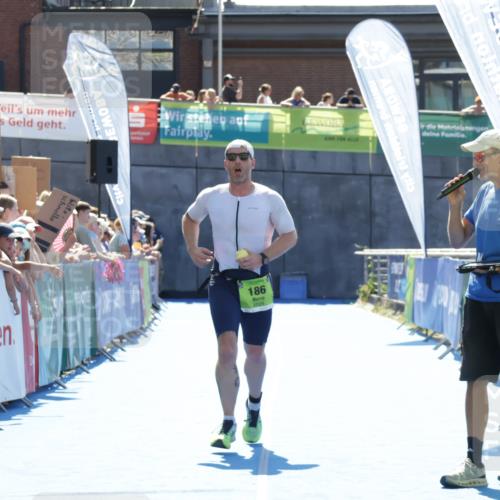 09.08.2026 - GEWOBA Citytriathlon Bremen Yannick Fuchs http://msf.ph/oto/9936397 09.08.2026 15:05:37 Ziel 186 meine-sportfotos.de