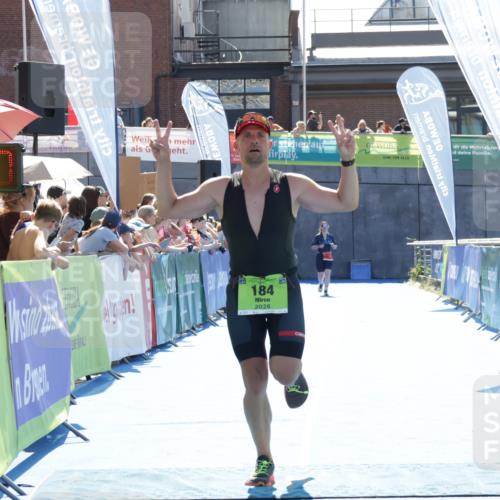 09.08.2026 - GEWOBA Citytriathlon Bremen Yannick Fuchs http://msf.ph/oto/9936410 09.08.2026 15:05:53 Ziel 184 meine-sportfotos.de