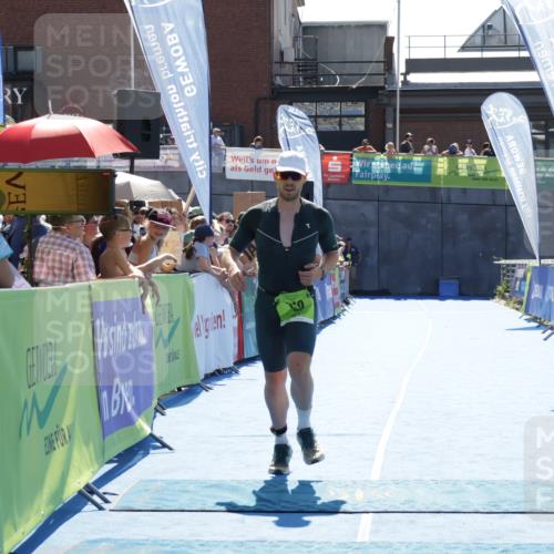 09.08.2026 - GEWOBA Citytriathlon Bremen Yannick Fuchs http://msf.ph/oto/9936632 09.08.2026 15:07:46 Ziel 140 meine-sportfotos.de