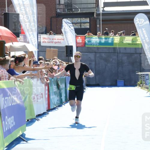 09.08.2026 - GEWOBA Citytriathlon Bremen Yannick Fuchs http://msf.ph/oto/9936781 09.08.2026 15:09:32 Ziel 26 meine-sportfotos.de