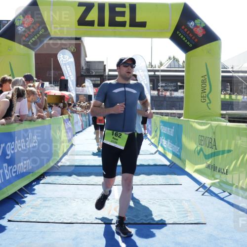 09.08.2026 - GEWOBA Citytriathlon Bremen Yannick Fuchs http://msf.ph/oto/9936989 09.08.2026 15:11:50 Ziel 38, 79, 162, 404, 943 meine-sportfotos.de