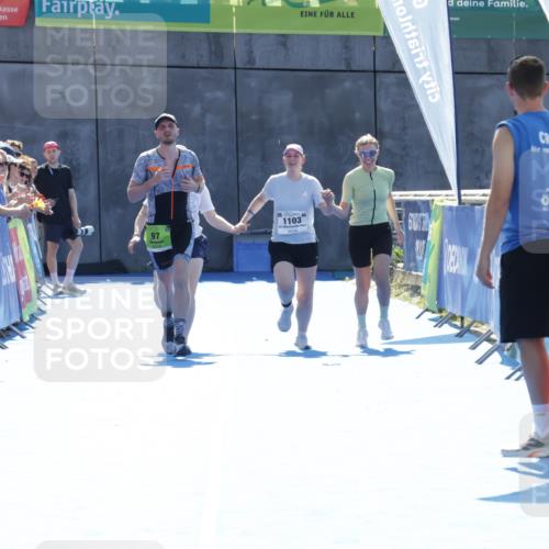 09.08.2026 - GEWOBA Citytriathlon Bremen Yannick Fuchs http://msf.ph/oto/9937014 09.08.2026 15:11:59 Ziel  meine-sportfotos.de