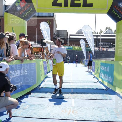 09.08.2026 - GEWOBA Citytriathlon Bremen Yannick Fuchs http://msf.ph/oto/9937038 09.08.2026 15:12:24 Ziel 9 meine-sportfotos.de