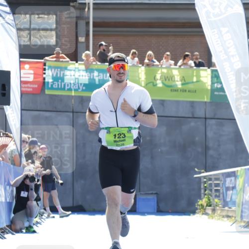 09.08.2026 - GEWOBA Citytriathlon Bremen Yannick Fuchs http://msf.ph/oto/9937062 09.08.2026 15:12:58 Ziel 123 meine-sportfotos.de