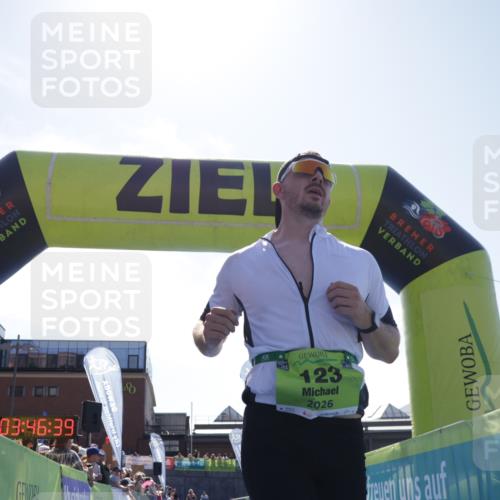 09.08.2026 - GEWOBA Citytriathlon Bremen Yannick Fuchs http://msf.ph/oto/9937073 09.08.2026 15:13:02 Ziel 123 meine-sportfotos.de