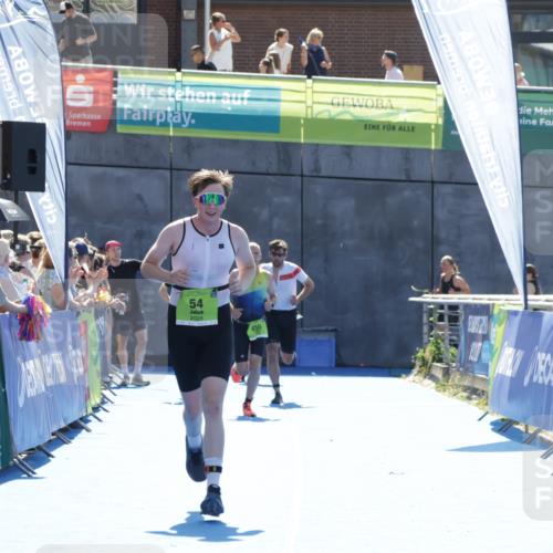 09.08.2026 - GEWOBA Citytriathlon Bremen Yannick Fuchs http://msf.ph/oto/9937135 09.08.2026 15:13:39 Ziel 54, 105 meine-sportfotos.de