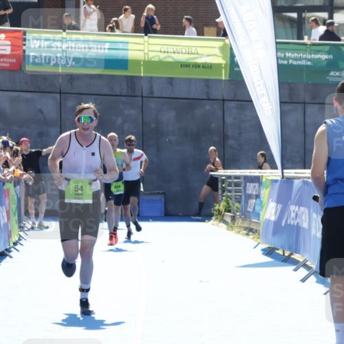 09.08.2026 - GEWOBA Citytriathlon Bremen Yannick Fuchs http://msf.ph/oto/9937136 09.08.2026 15:13:39 Ziel 54, 105 meine-sportfotos.de