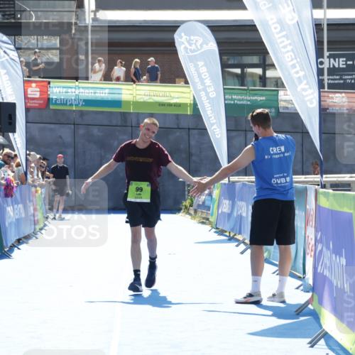 09.08.2026 - GEWOBA Citytriathlon Bremen Yannick Fuchs http://msf.ph/oto/9937181 09.08.2026 15:14:12 Ziel 99 meine-sportfotos.de
