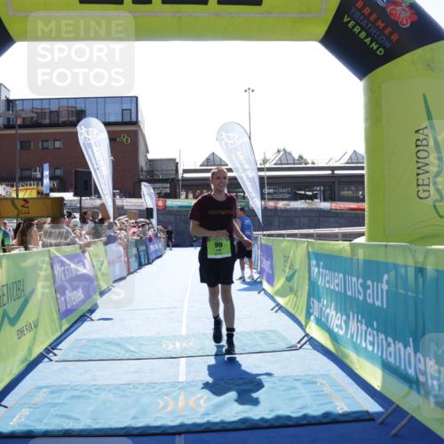 09.08.2026 - GEWOBA Citytriathlon Bremen Yannick Fuchs http://msf.ph/oto/9937189 09.08.2026 15:14:15 Ziel 99 meine-sportfotos.de