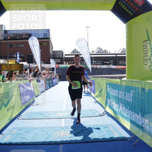 09.08.2026 - GEWOBA Citytriathlon Bremen Yannick Fuchs http://msf.ph/oto/9937190 09.08.2026 15:14:15 Ziel 99 meine-sportfotos.de