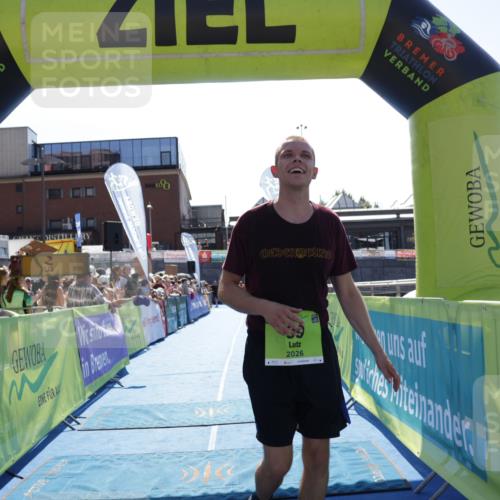 09.08.2026 - GEWOBA Citytriathlon Bremen Yannick Fuchs http://msf.ph/oto/9937195 09.08.2026 15:14:16 Ziel 99 meine-sportfotos.de