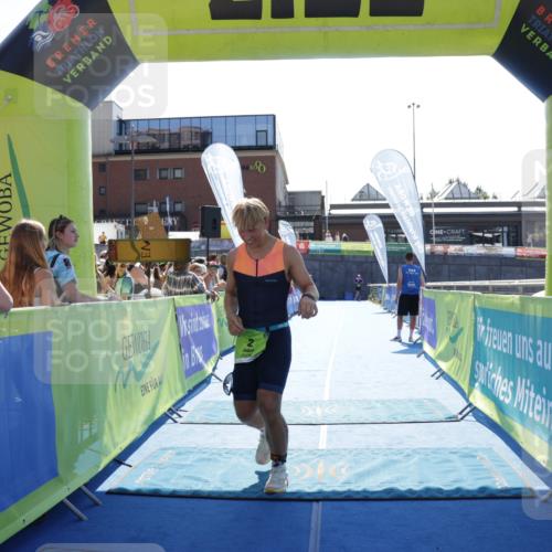09.08.2026 - GEWOBA Citytriathlon Bremen Yannick Fuchs http://msf.ph/oto/9937215 09.08.2026 15:14:29 Ziel 2 meine-sportfotos.de