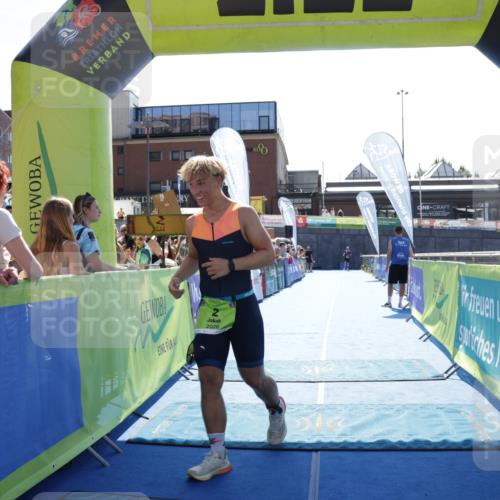 09.08.2026 - GEWOBA Citytriathlon Bremen Yannick Fuchs http://msf.ph/oto/9937217 09.08.2026 15:14:29 Ziel 2 meine-sportfotos.de