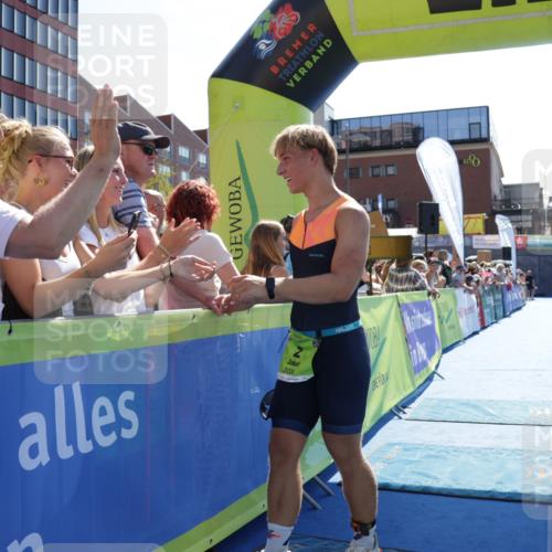 09.08.2026 - GEWOBA Citytriathlon Bremen Yannick Fuchs http://msf.ph/oto/9937222 09.08.2026 15:14:30 Ziel 2 meine-sportfotos.de