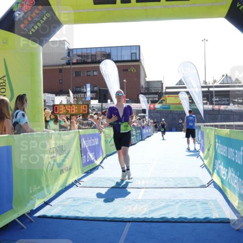 09.08.2026 - GEWOBA Citytriathlon Bremen Yannick Fuchs http://msf.ph/oto/9937232 09.08.2026 15:14:42 Ziel 139 meine-sportfotos.de